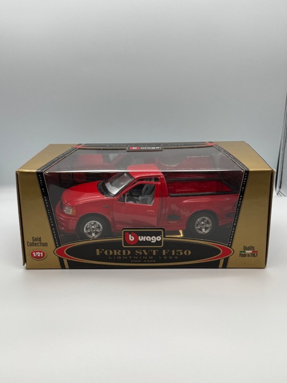 Bburago Gold Collection 1/21th Scale 1999 Ford SVT F150 Lightning Red Chec Desc